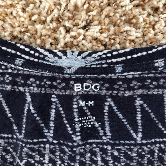 BDG (Urban Outfitters) pattern tee - medium - Picture 2 of 3